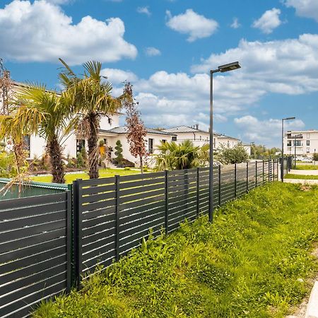 King Size Bed - Free Private Parking - Garden & Terrace - 14Min From Disneyland Ferrieres en Brie Bagian luar foto