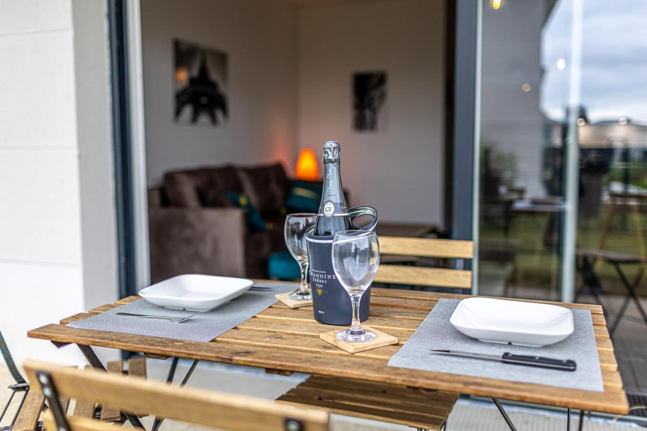 King Size Bed - Free Private Parking - Garden & Terrace - 14Min From Disneyland Ferrieres en Brie Bagian luar foto